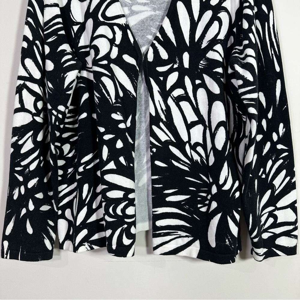 Chico's Black White Contrast Large Floral Print Cotton Blend Cardigan Sweater - Picture 3 of 5